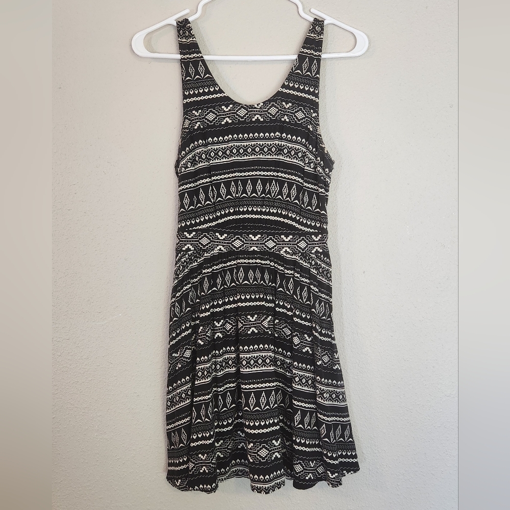 Forever 21 Black And White Geometric Print Sundress With Back Bowtie Size S